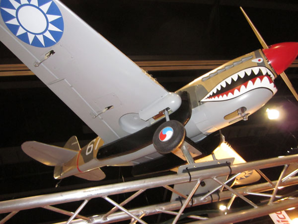 wing spar, 90-degree rotating retracts, robart retracts, model airplane news, photo 2, shark, gray