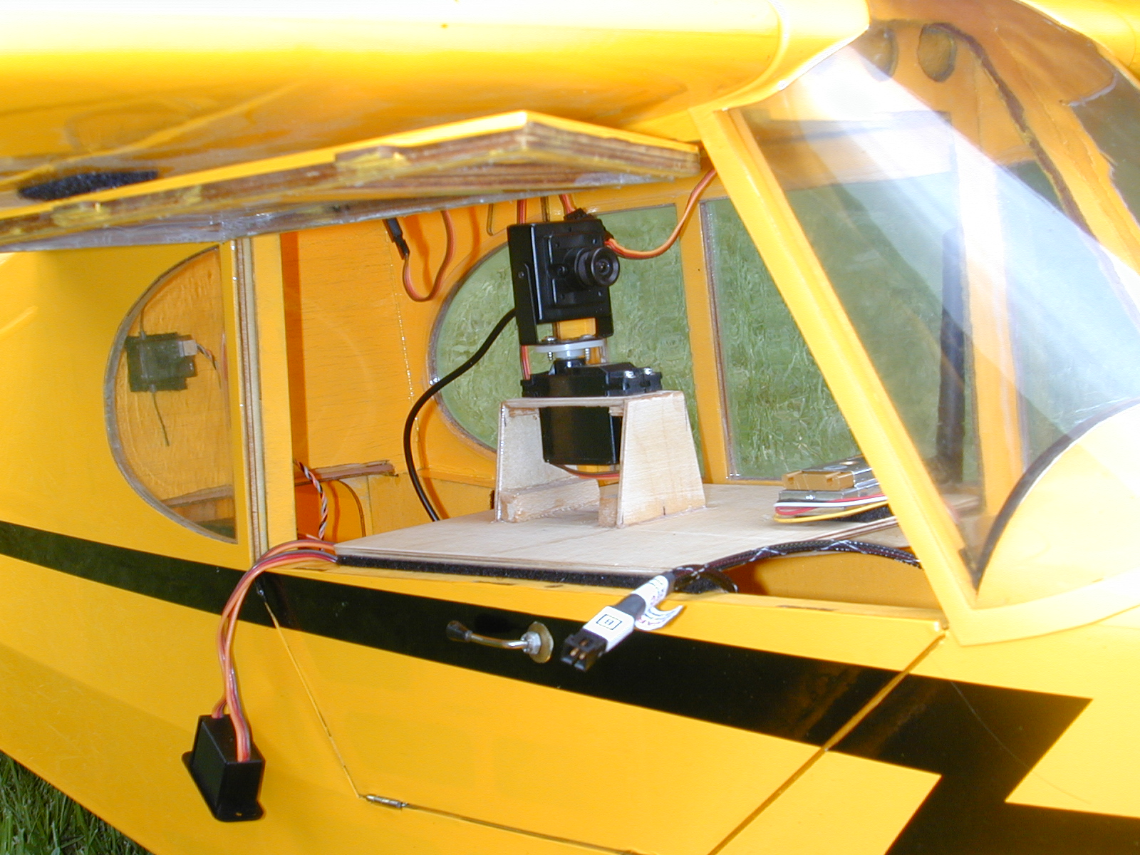 Hangar 9 1/4-scale Piper J3 Cub 