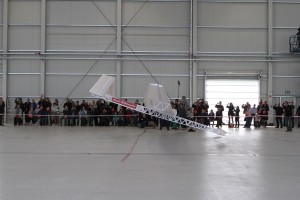 54-foot-span Paper Airplane Breaks Record!