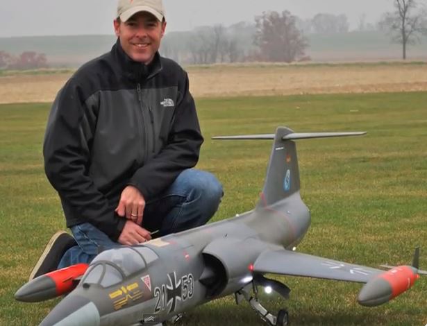 Building an F-104 Starfighter in 20 minutes — Video