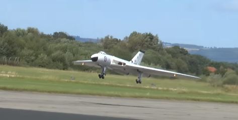 Model Airplane News - RC Airplane News | Gigantic RC Avro Vulcan Delta Bomber