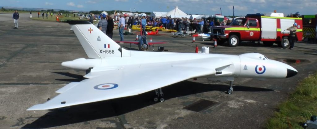 Model Airplane News - RC Airplane News | Gigantic RC Avro Vulcan Delta Bomber