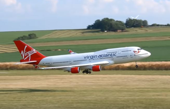 Model Airplane News - RC Airplane News | Gigantic RC Boeing 747-400 Airliner