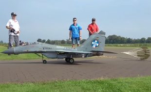 XXXL MiG–With Fire & Smoke!